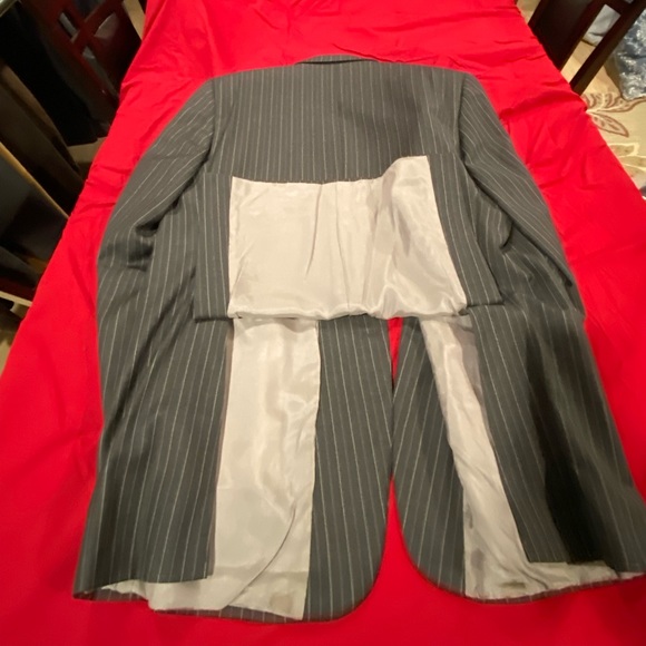 Stonehouse grey pinstripe 3 button suit - Picture 9 of 16